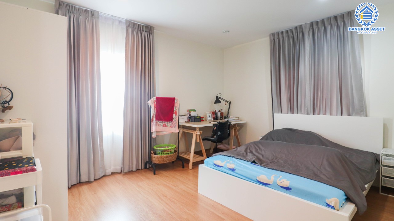 บ้านเดี่ยวมือสอง ม.ภัสสร26 ราชพฤกษ์-ติวานนท์ หลังมุม เนื้อที่กว้างขวางกว่า 90.90 ตร.ว. ฟังก์ชัน 3 ห้องนอน 3 ห้องน้ำ จอดรถได้ 2 คัน สภาพใหม่เหมือนมือหนึ่ง พร้อมเข้าอยู่ ทำเลเดินทางสะดวก หน้าโครงการติดถนนถนนราชพฤกษ์ ใกล้ทางด่วน "ศรีสมาน"